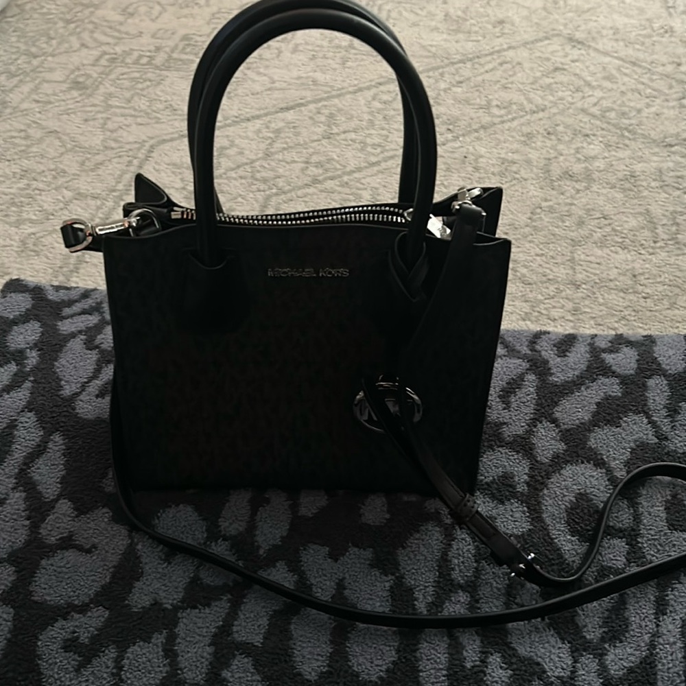 Black Michael, Kors, Crossbody, or shoulder purse excellent condition